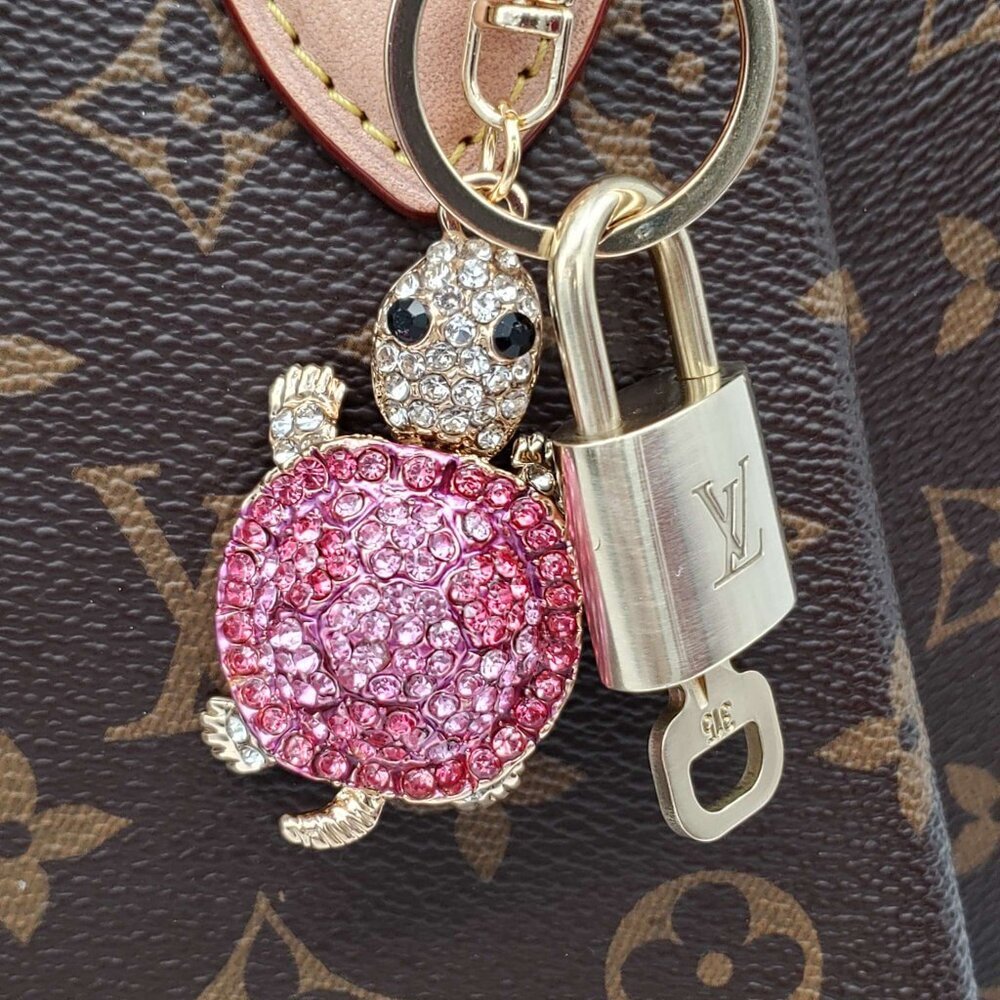 LV Gold Padlock Authentic 🔑 Luxury Bag Charm w/ Unbranded Turtle Keychain - Picture 7 of 8